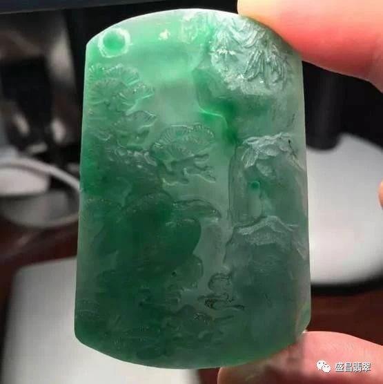 看翡翠的料,探寻天然翡翠的神秘魅力与价值