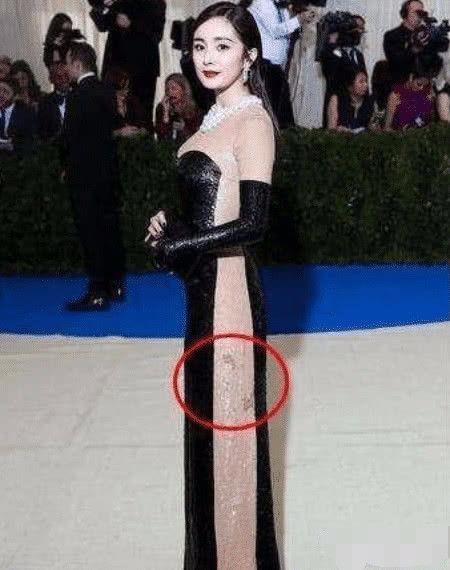 明星衣服脱落图,明星红毯秀衣服脱落瞬间回顾