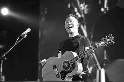 明星唱许巍的歌,歌坛巨星演绎许巍经典之作